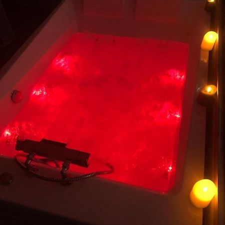 Chambre Privative Avec Baignoire Balneo Crespin  Exterior foto