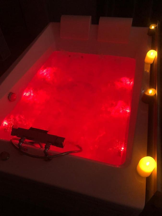 Chambre Privative Avec Baignoire Balneo Crespin  Exterior foto